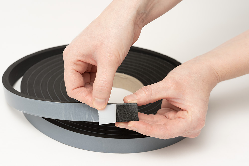 Artikelbild EPDM Zellkautschuk Dichtungsband einseitig selbstklebend Länge 10 Meter Dicke 2mm Breite 9mm VE 5 Rollen